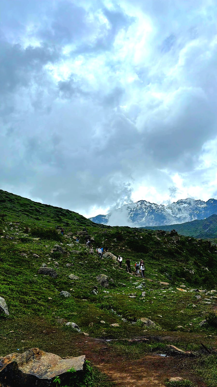 Yulla Kanda Trek Guide (2026): Cost, Route & Return The final steep stretch of trail beyond the gate, close to the summit